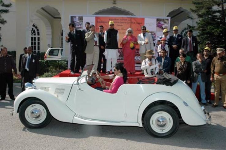 Bring Back the Old Times with the Vintage Car Rally In Jaipur Trip Packages