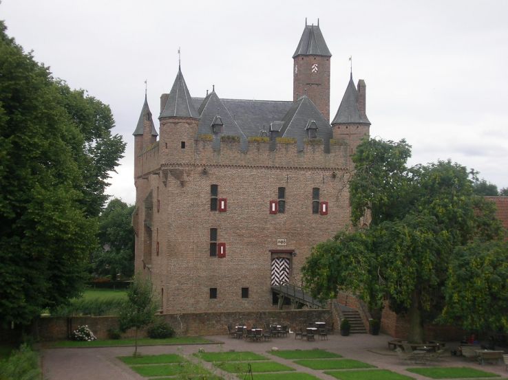 Doornenburg Castle Trip Packages