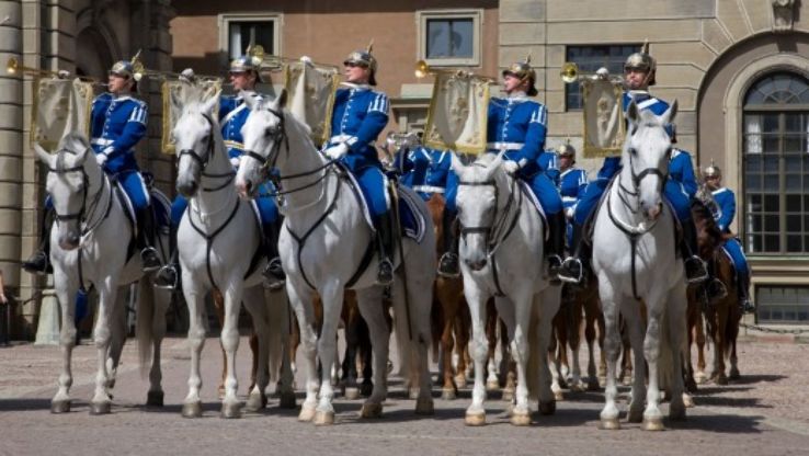 Stand straight for the Changing of the Guard Trip Packages