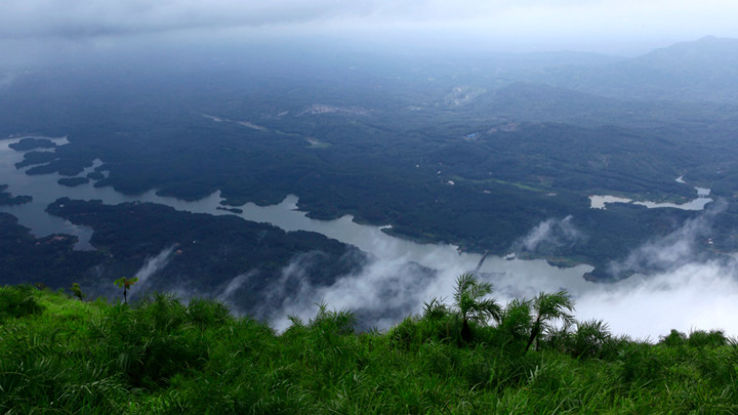 Elaveezhapoonchira Trip Packages