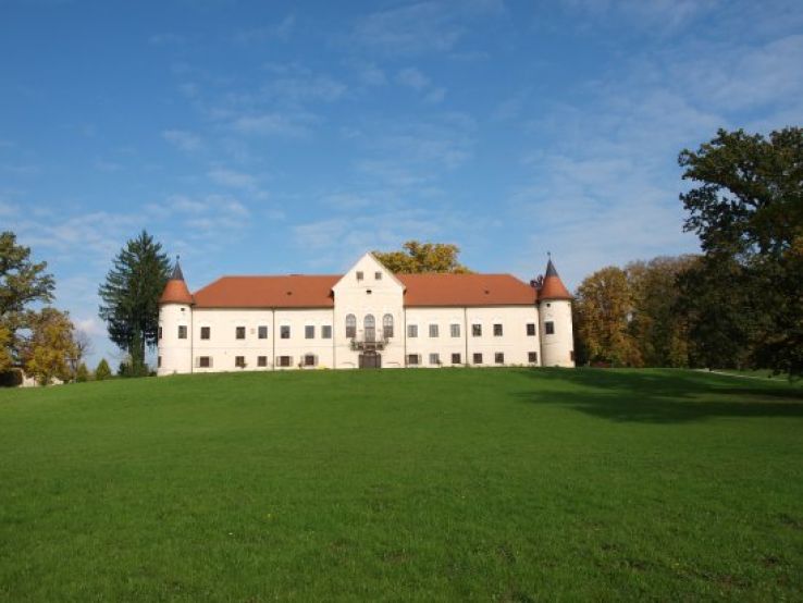 Luznica Manor Trip Packages
