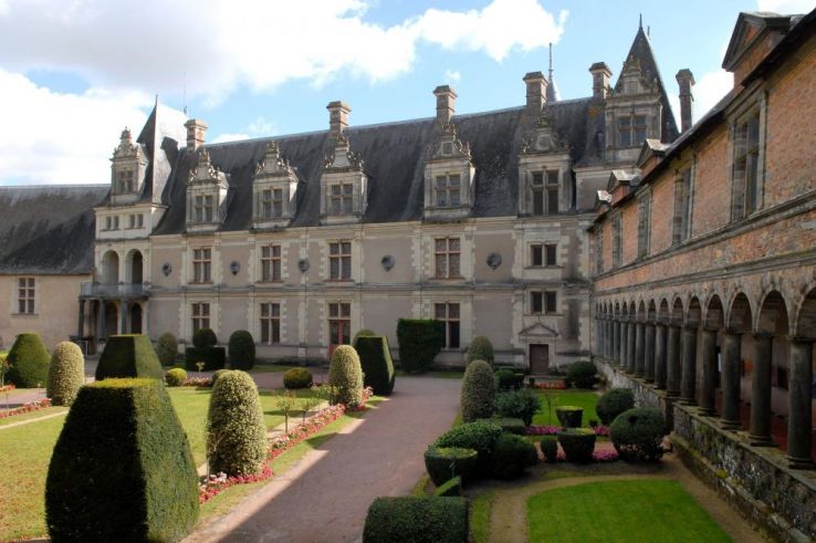 Chateaubriant Castle Trip Packages