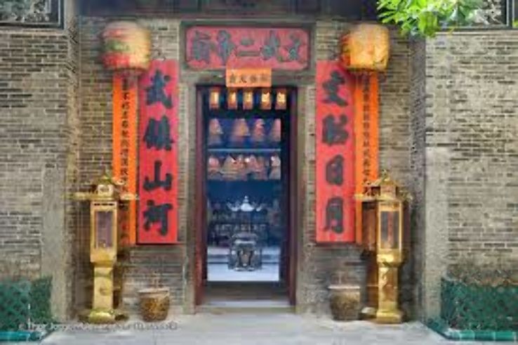 Man Mo Yi Tai Temple Trip Packages