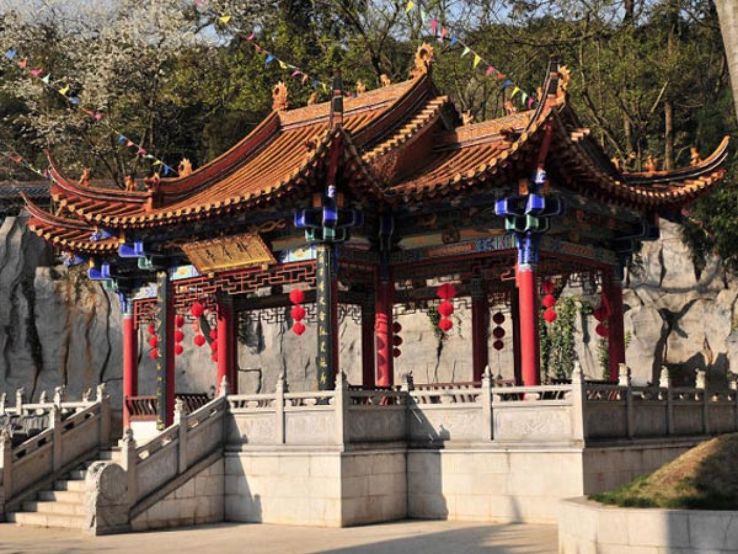 Qiongzhu Temple Trip Packages