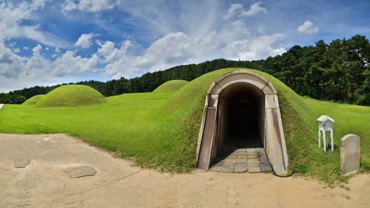 Tomb of King Muryeong Trip Packages