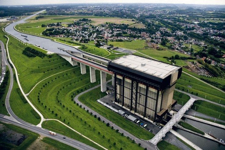 Strepy Thieu boat lift Trip Packages