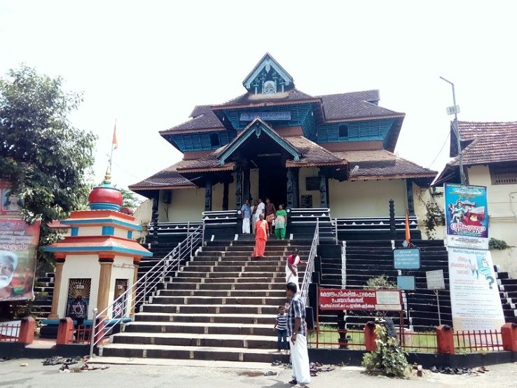 Aranmula Parthasarathy Temple Trip Packages