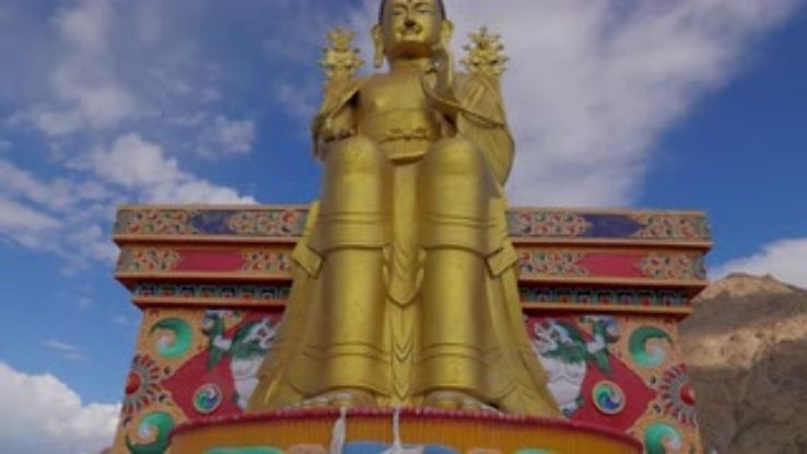 Giant Chamba Statue Trip Packages