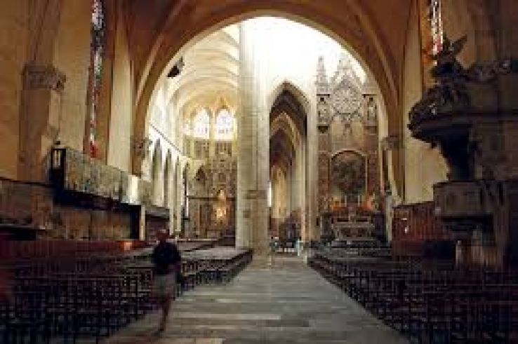 Saint Etienne Cathedral Trip Packages