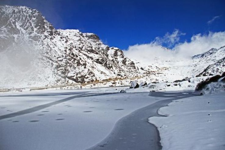 3 Days 2 Nights Gangtok - BagdograNJP to bagdogranjp to gangexcursion trip to tsomgo lake and baba mandirtok Holiday Package