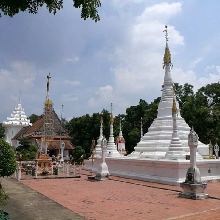 Wat Chompuwek Trip Packages