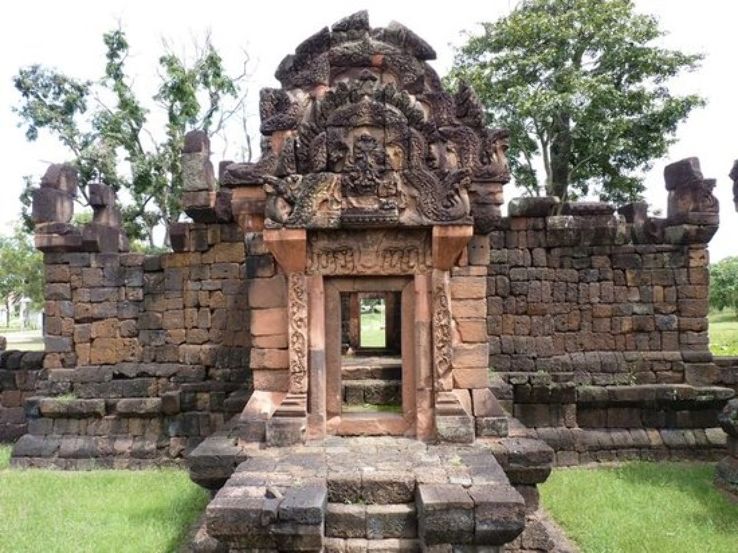 Prasat Pueai Noi Trip Packages