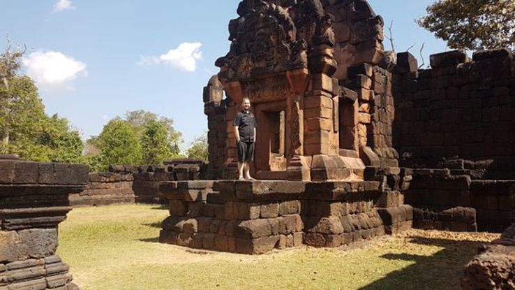Prasat Pueai Noi Trip Packages