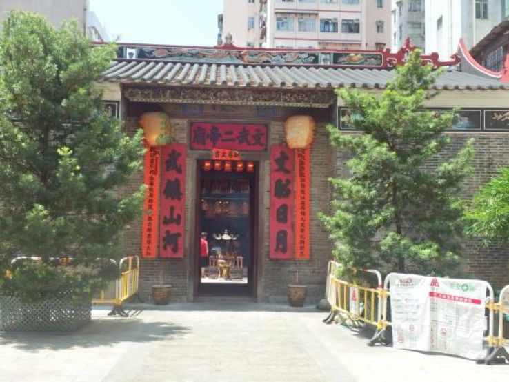 Man Mo Yi Tai Temple Trip Packages