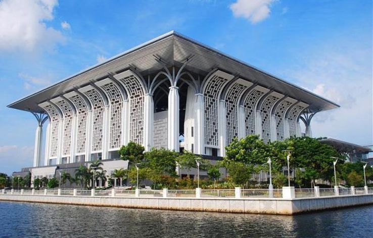 Masjid Tuanku Mizan Zainal Abidin - Masjid Besi Trip Packages