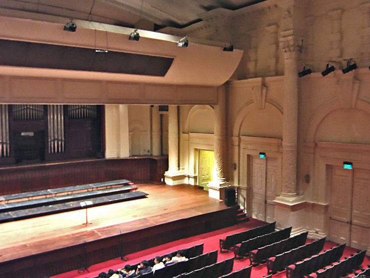 Victoria Theatre & Victoria Concert Hall Trip Packages
