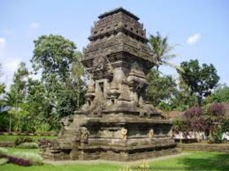 Badut Temple Trip Packages