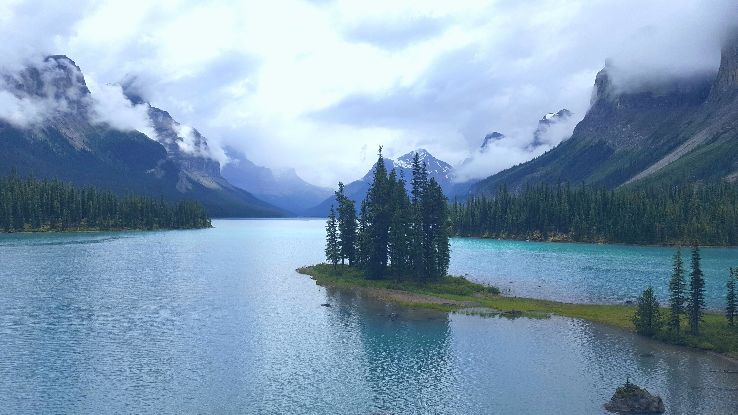 Maligne Lake Trip Packages