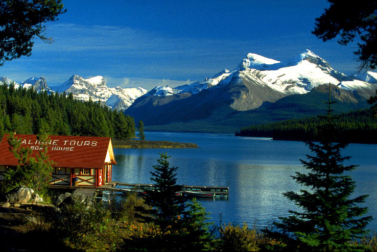 Maligne Lake Trip Packages