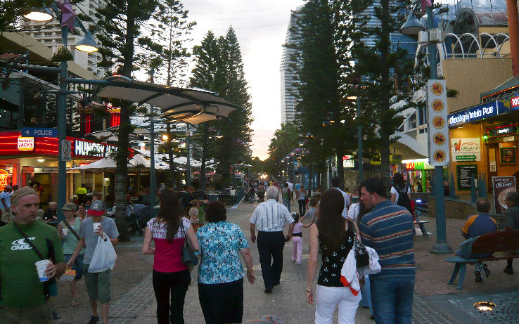 Cavill Avenue in Surfers Paradise Trip Packages
