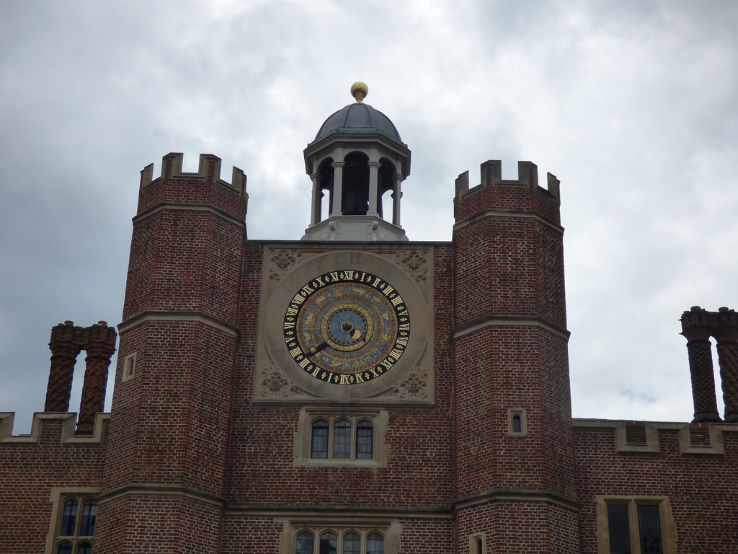 Hampton Court Palace Trip Packages