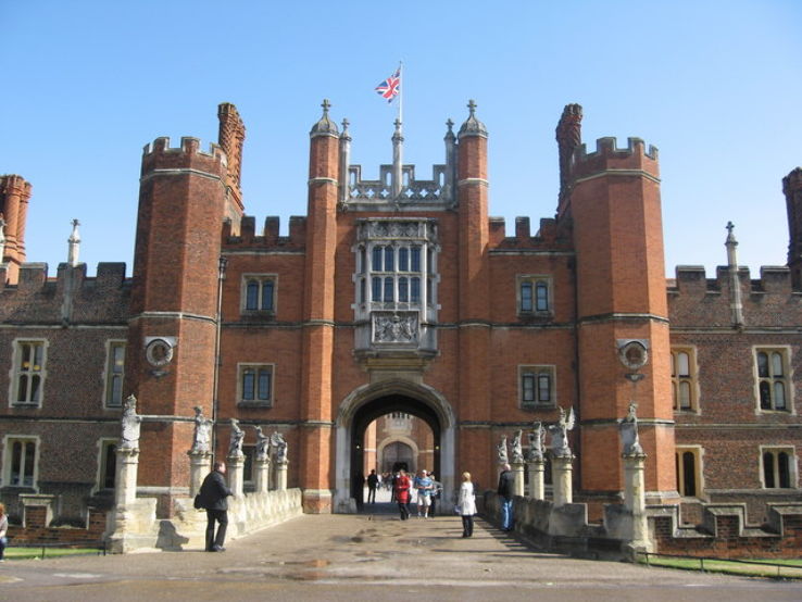 Hampton Court Palace Trip Packages
