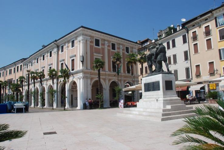 Palazzo della Podesta Trip Packages