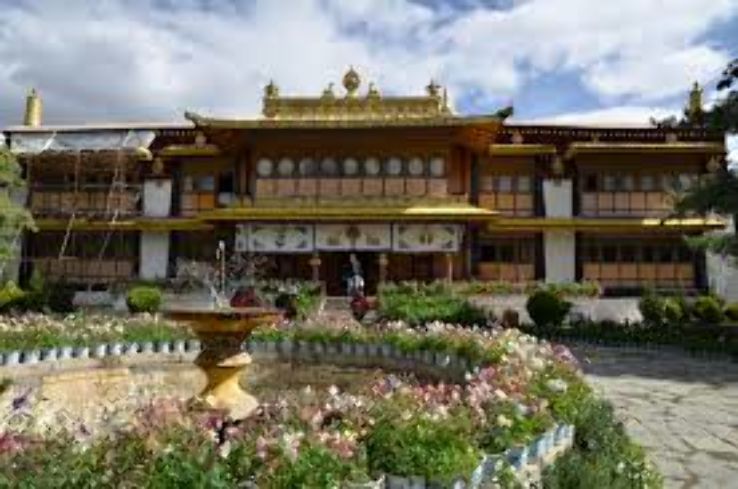 Norbulingka Trip Packages