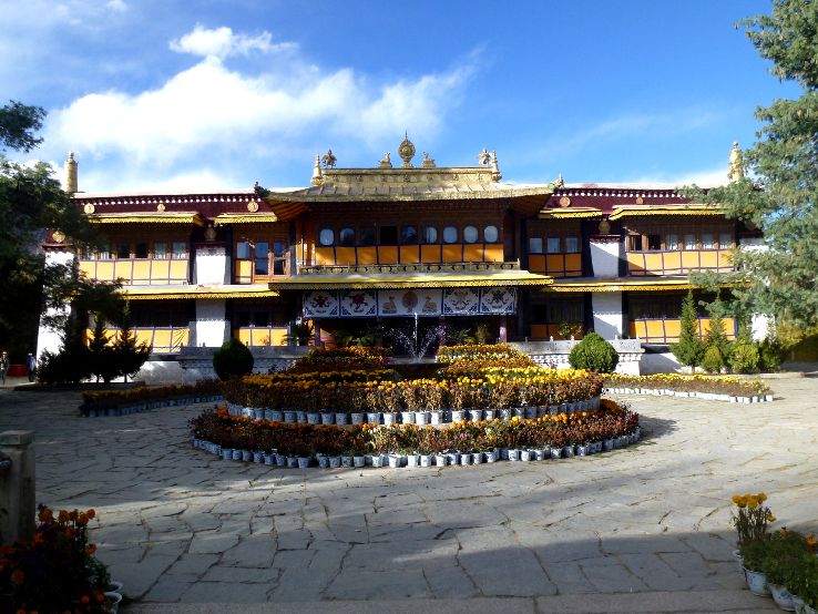 Norbulingka Trip Packages