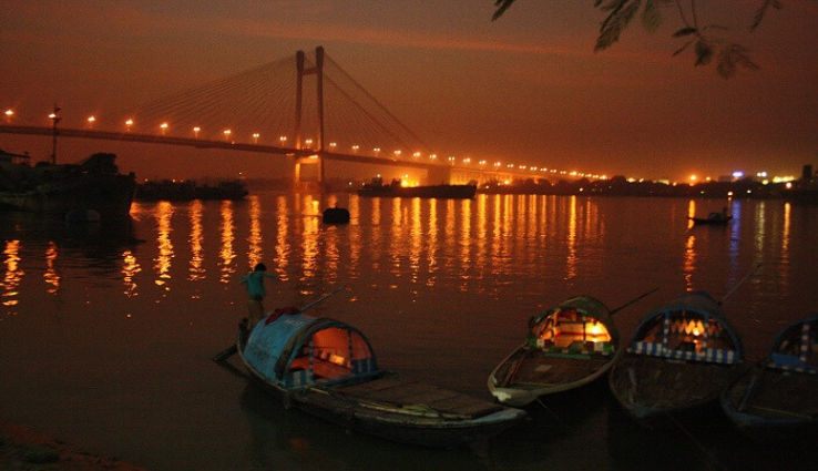 Boating in the Famous Salt Lake of Kolkata Trip Packages