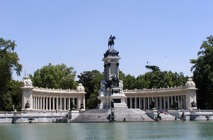 Buen Retiro Park Trip Packages