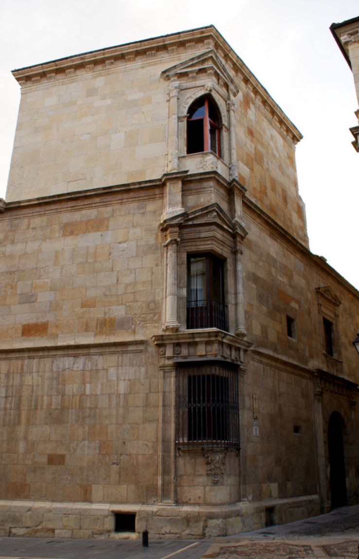 Palacio de los Guzmanes Trip Packages