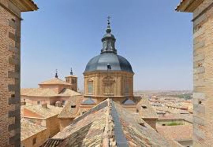 Iglesia de San Ildefonso  Trip Packages