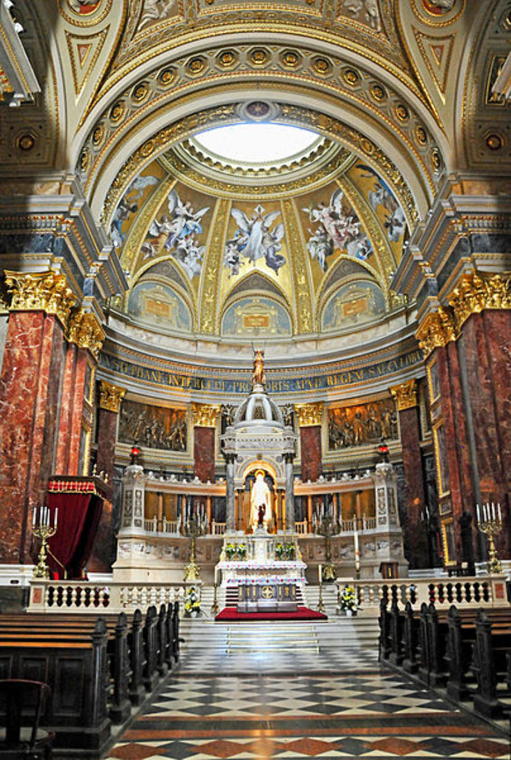St. Stephens Basilica Trip Packages