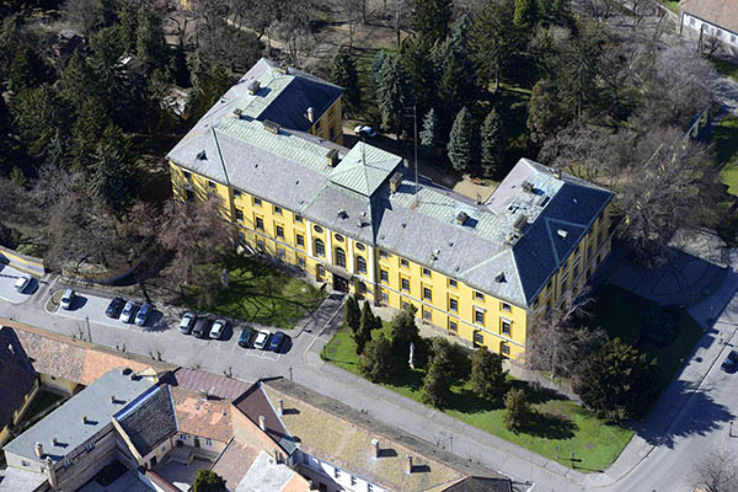 Vaci Mosolyalbum, Sajdik Ferenc gyujtemeny Trip Packages