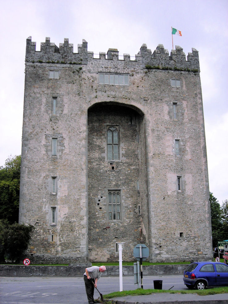 Bunratty Castle, shannon, Ireland Top Attractions, Things to Do