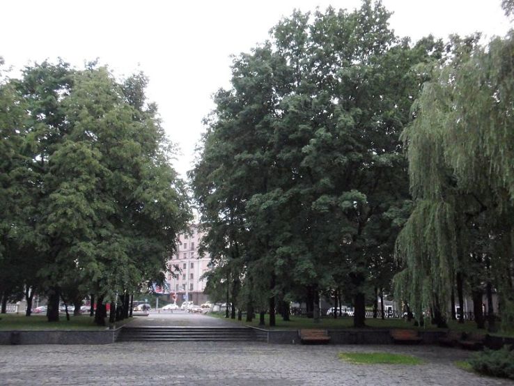 Yanka Kupala Park Trip Packages