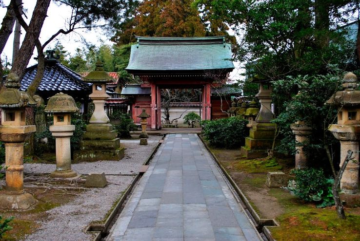 Komatsu Tenmangu Shrine Trip Packages