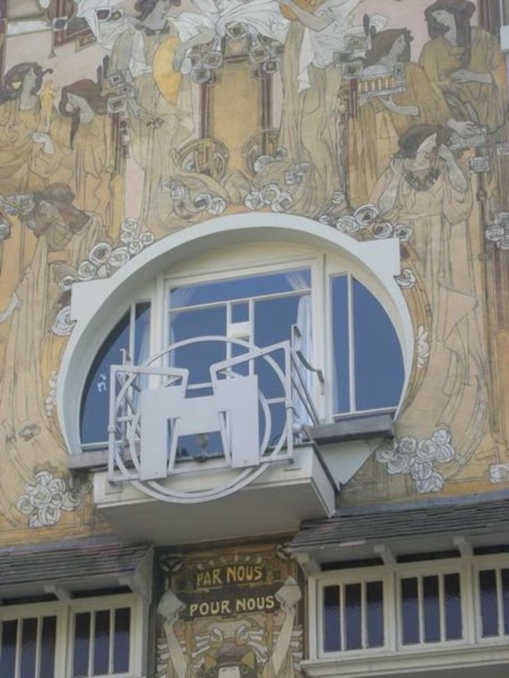 Cauchie House Trip Packages