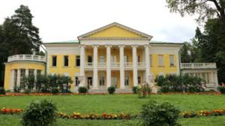 Gorki Leninskiye Trip Packages