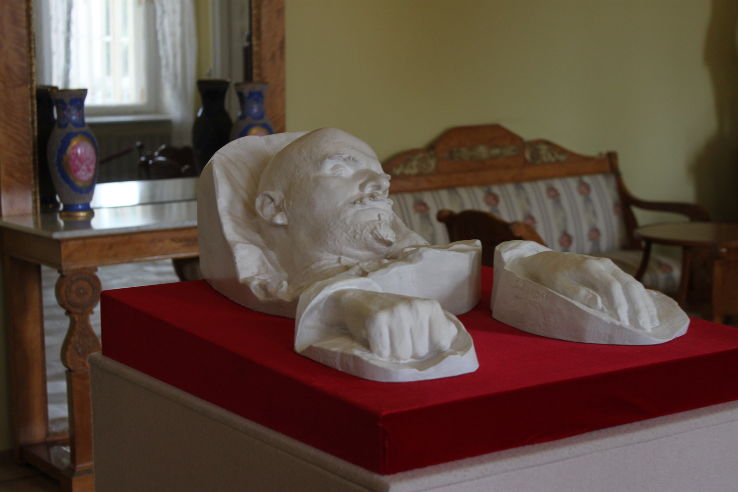 Gorki Leninskiye Trip Packages