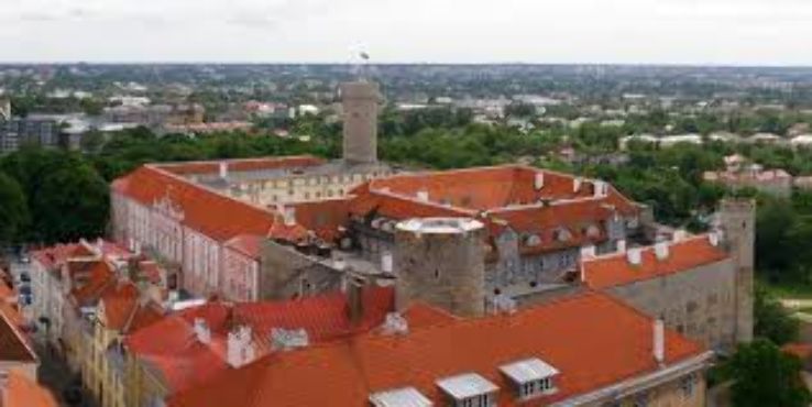 Gawk at Toompea Castle Trip Packages