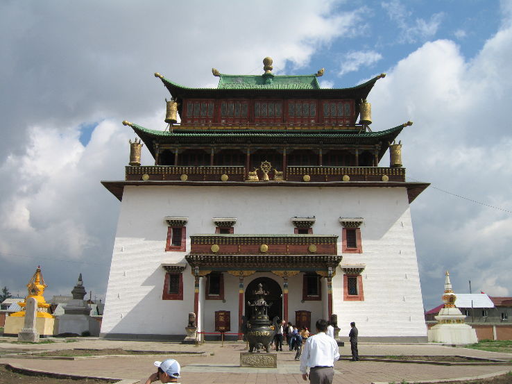 Gandantegchinlen Monastery Trip Packages