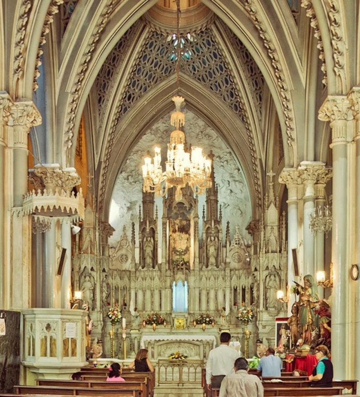 Basilica of Santa Capilla Trip Packages