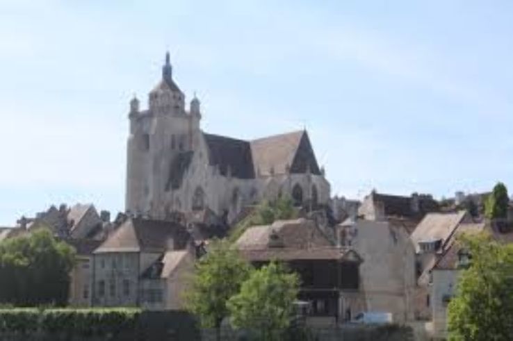 Collegiale Notre Dame Trip Packages