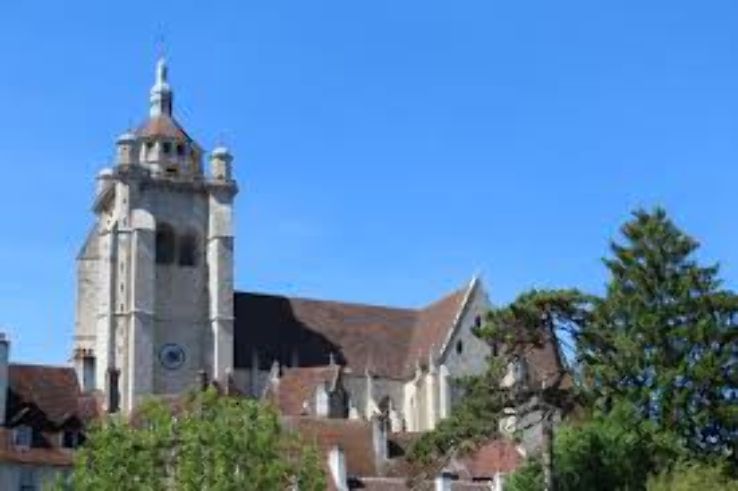 Collegiale Notre Dame Trip Packages