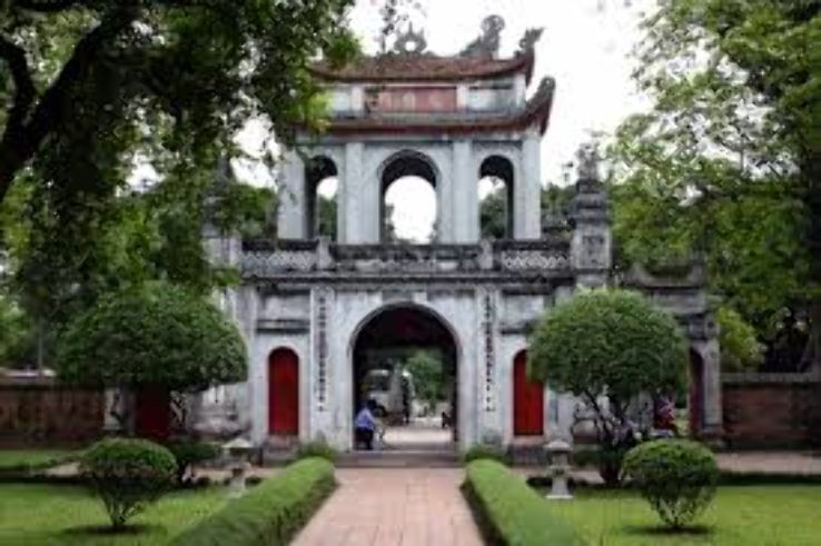 Visit the Temple of Literature  Trip Packages