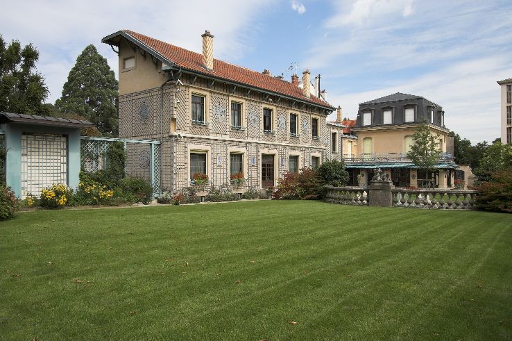 The Wolves Mansion Trip Packages