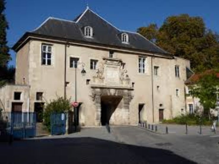 Porte De La Citadelle Trip Packages