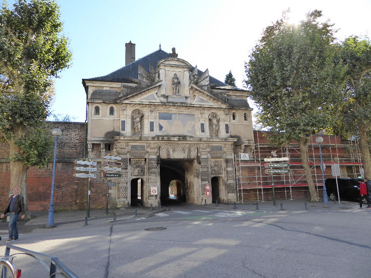 Porte De La Citadelle Trip Packages